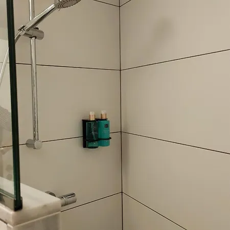 Apartman Rutlla 10 *